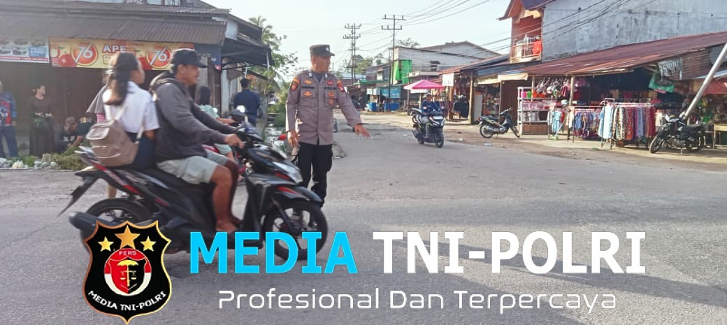 Personil Polsek Mempawah Hulu Rutin Melaksanakan Pengaturan Lalu Lintas Diarea Sekolah dan Pasar Karangan