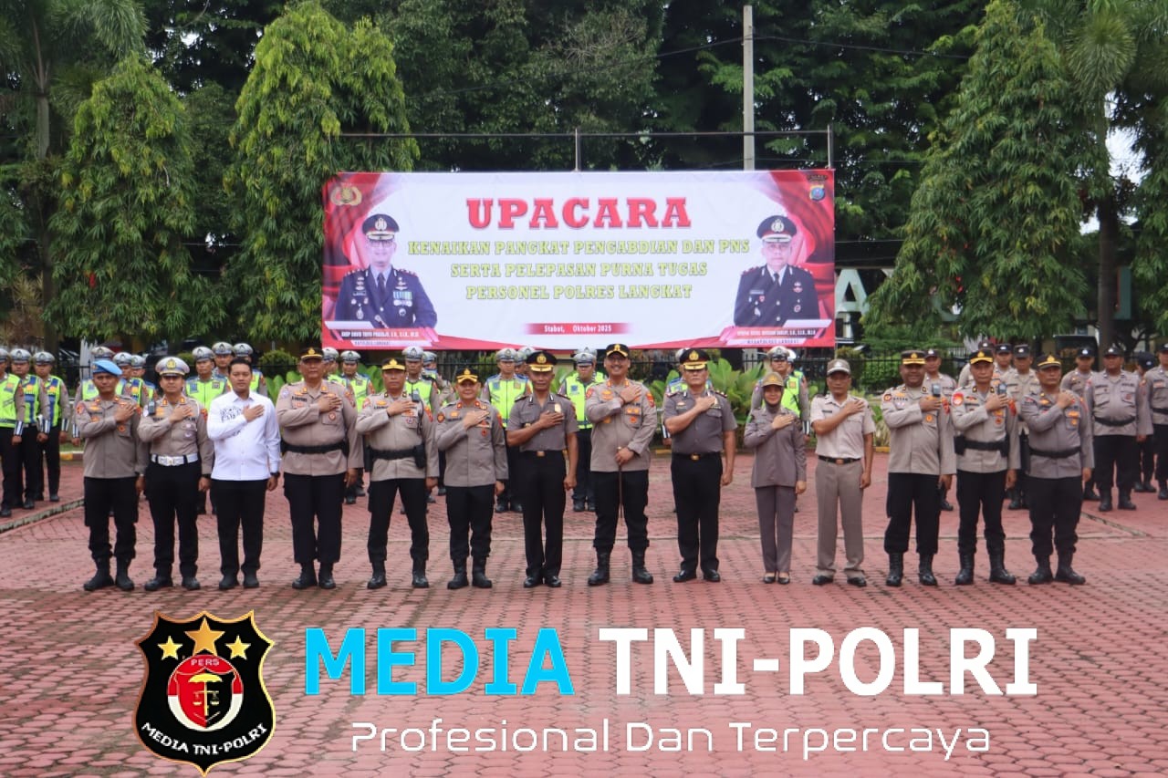 Kapolres Langkat Pimpin Upacara Kenaikan Pangkat Pengabdian dan Pelepasan Personel Purna Tugas