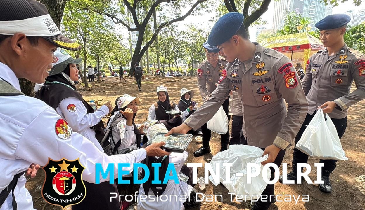 Brimob Polda Metro Jaya Kawal Aksi Damai Guru Seluruh Indonesia di Monas Berjalan Aman dan Lancar