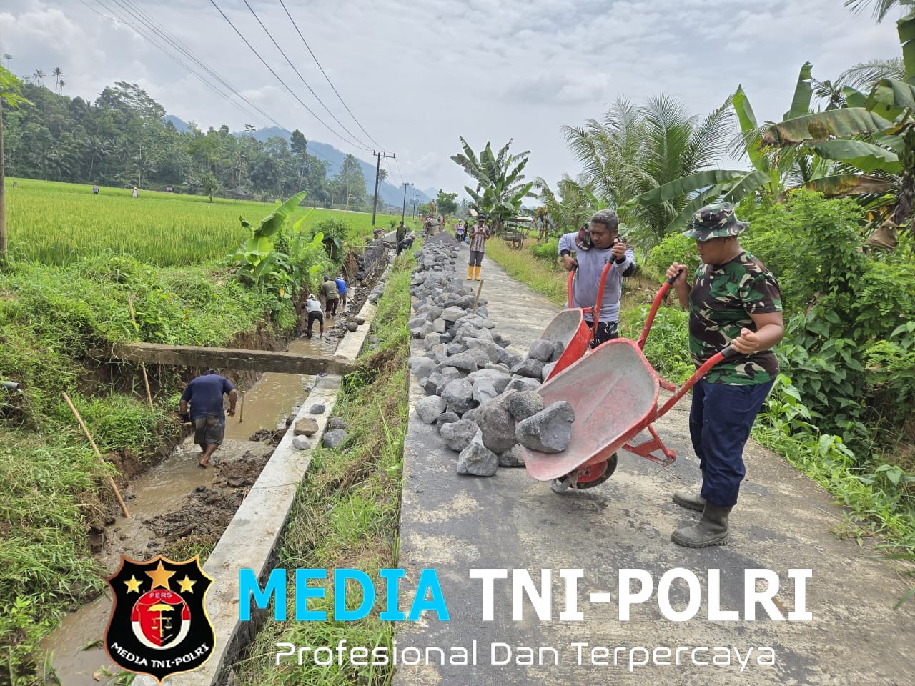 Sinergi TNI AL dan Kodim 0818/Malang-Batu di TMMD ke-126 Gotong Royong Bangun Irigasi untuk Petani Lebakharjo
