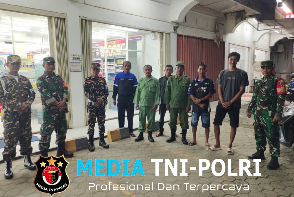 Patroli Malam dan Komsos Demi Jaga Ketertiban Wilayah Koramil 420-08/Tabir