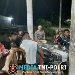 Patroli Malam Sapa Warga yang Tengah Bersantai