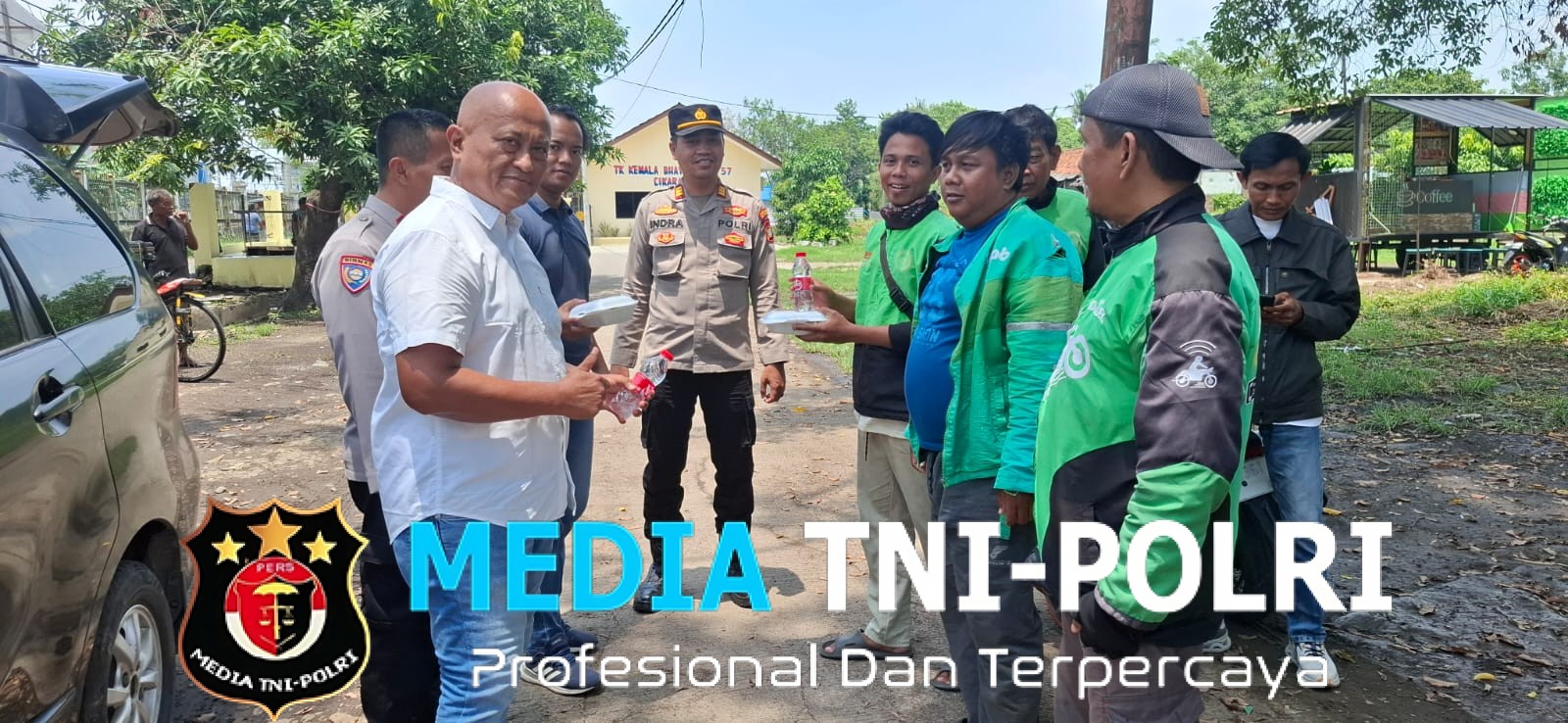 Polsek Cikarang Utara Gelar Baksos Jumat Berkah untuk Ojek Online,Tukang Becak, Tukang Parkir