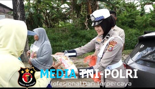 Ditlantas Polda Sultra Gelar Giat Bansos Jumat Berkah Bagi Masyarakat Seputaran MTQ