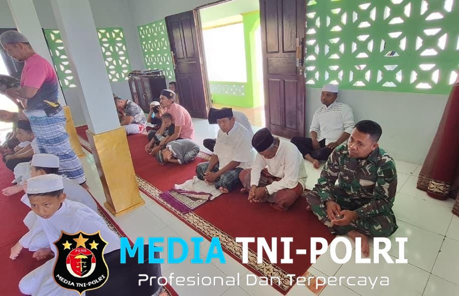 Pererat Silaturahmi, Anggota Posko TMMD 126 Kodim 1504/Ambon Sholat Jumat Bersama