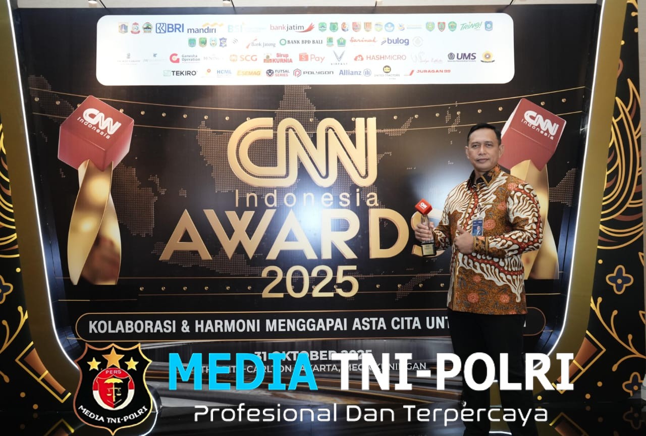 BULOG Raih Penghargaan “National Food Security and Resilience Champion” di Ajang CNN Indonesia Awards 2025