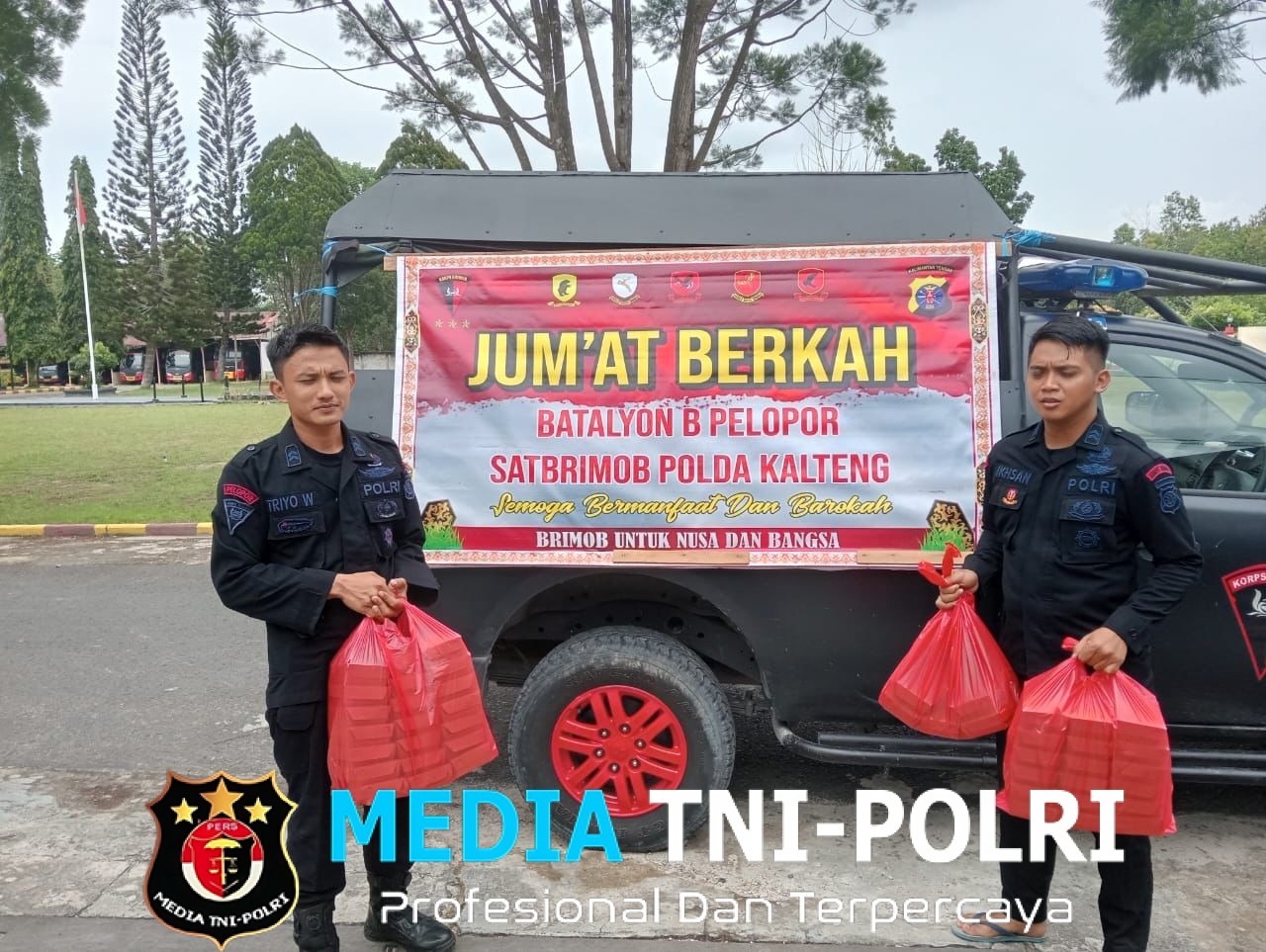 Brimob Kalteng Hadirkan Kebersamaan dan Kepedulian Lewat Aksi Jumat Berkah di Kotawaringin Barat