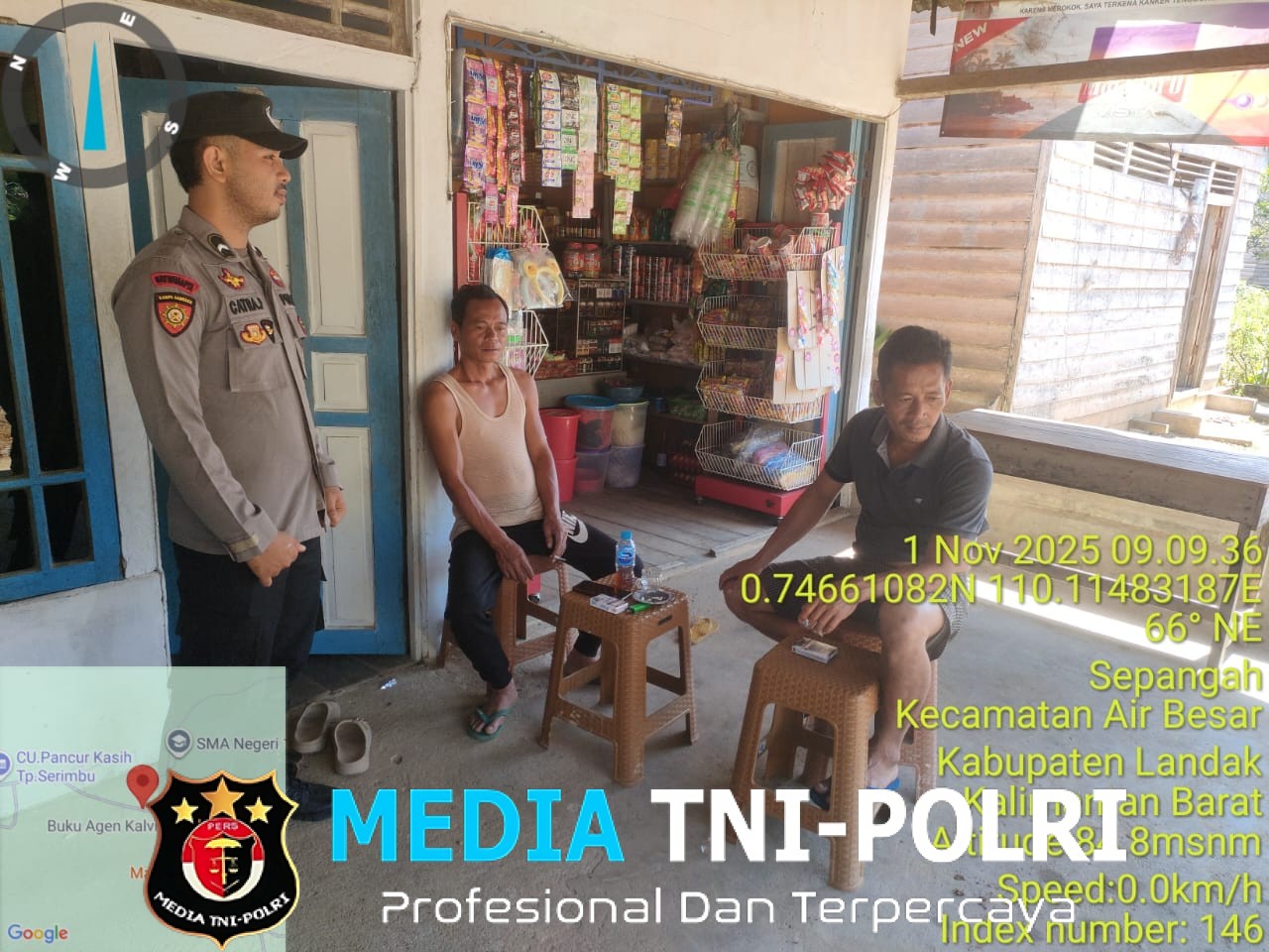 Siang yang Aman dan Akrab, Polsek Air Besar Patroli Sekaligus Sapa Masyarakat