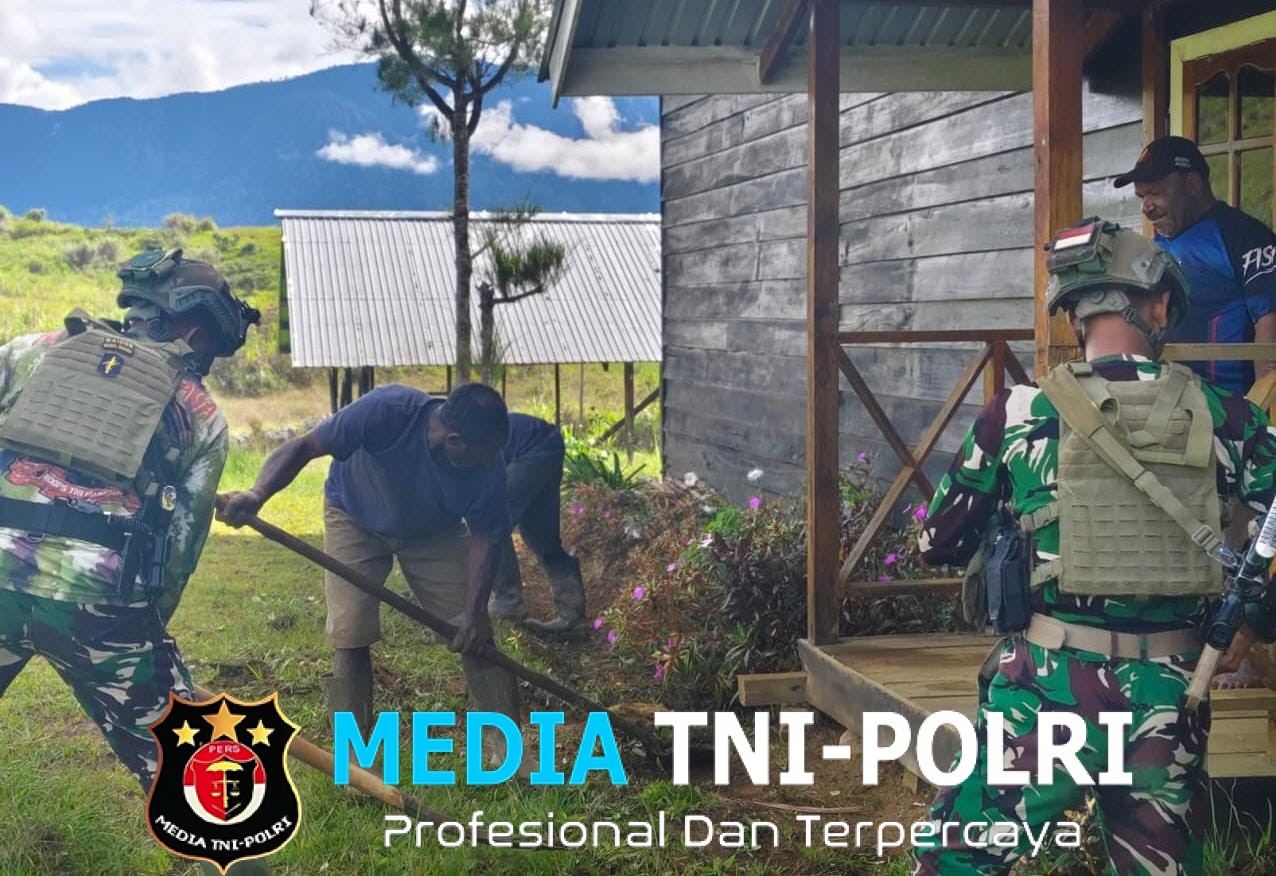 TNI Manunggal Rakyat di Puncak Satgas Yonif 700/Wyc Bersihkan “Rumah Tuhan” di Nipuralome