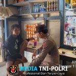 Patroli Siang, Personel Polsek Meranti Sambangi Warga yang Sedang Duduk Santai