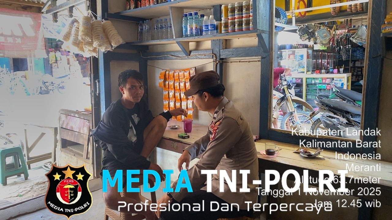 Patroli Siang, Personel Polsek Meranti Sambangi Warga yang Sedang Duduk Santai