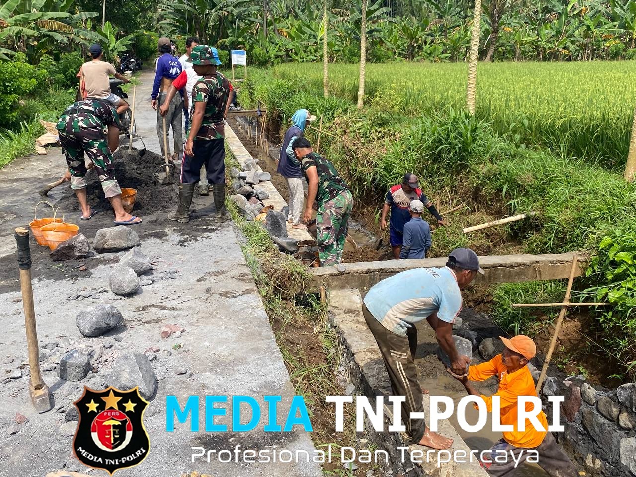 Satgas TMMD ke-126 Kodim 0818 Genjot Peningkatan Saluran Irigasi di Lebakharjo Demi Dukung Produktivitas Pertanian Warga