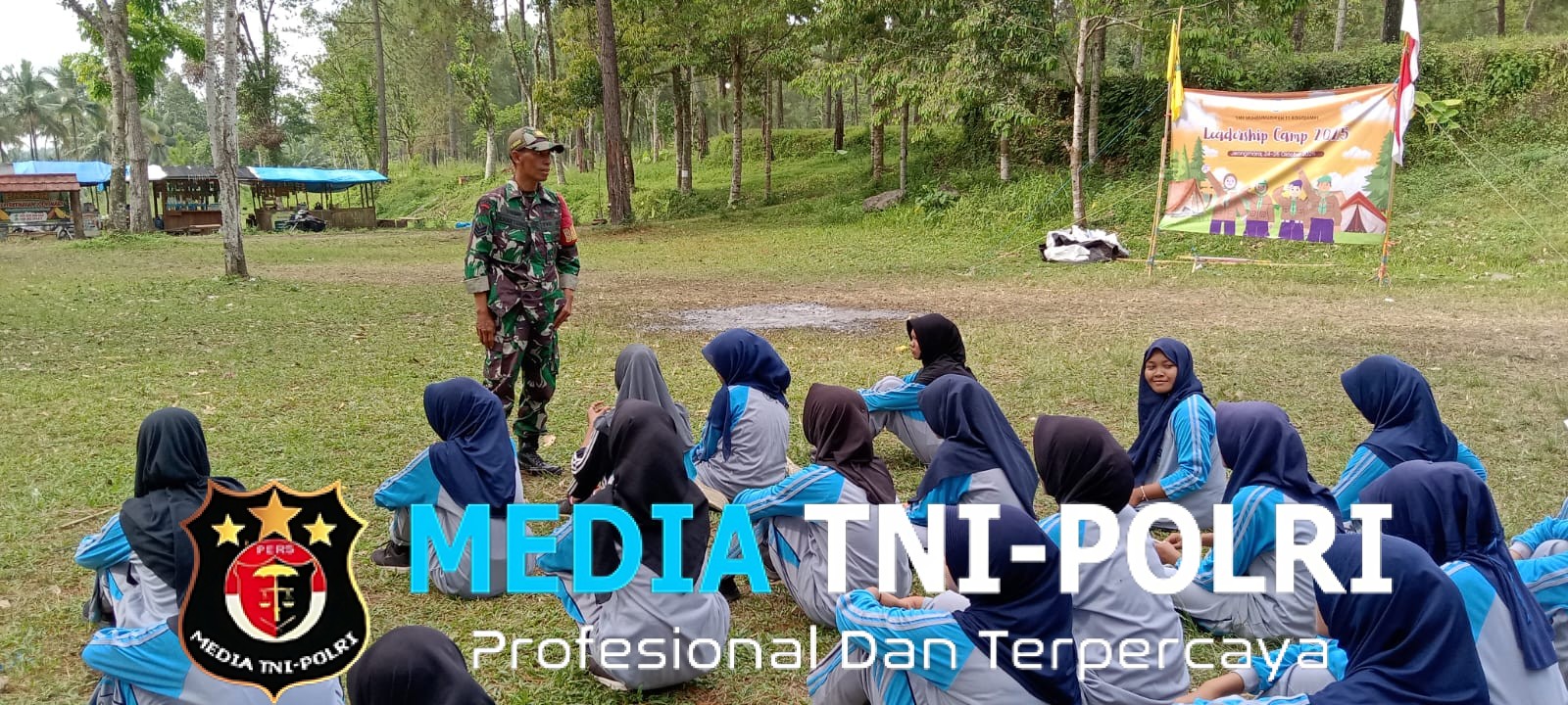 Babinsa Koramil 0825/20 Songgon Berikan Materi Wasbang Dan PBB Pada LDKS SMP Muhammadiyah 2 Rogojampi