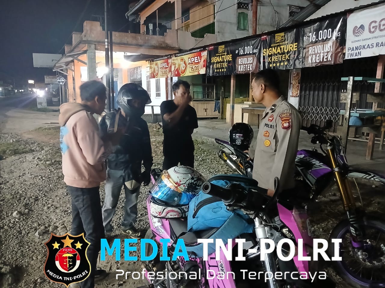 Anak Muda Disapa Polisi di Kafe, Dapat Pesan Penting soal Keamanan Malam Minggu