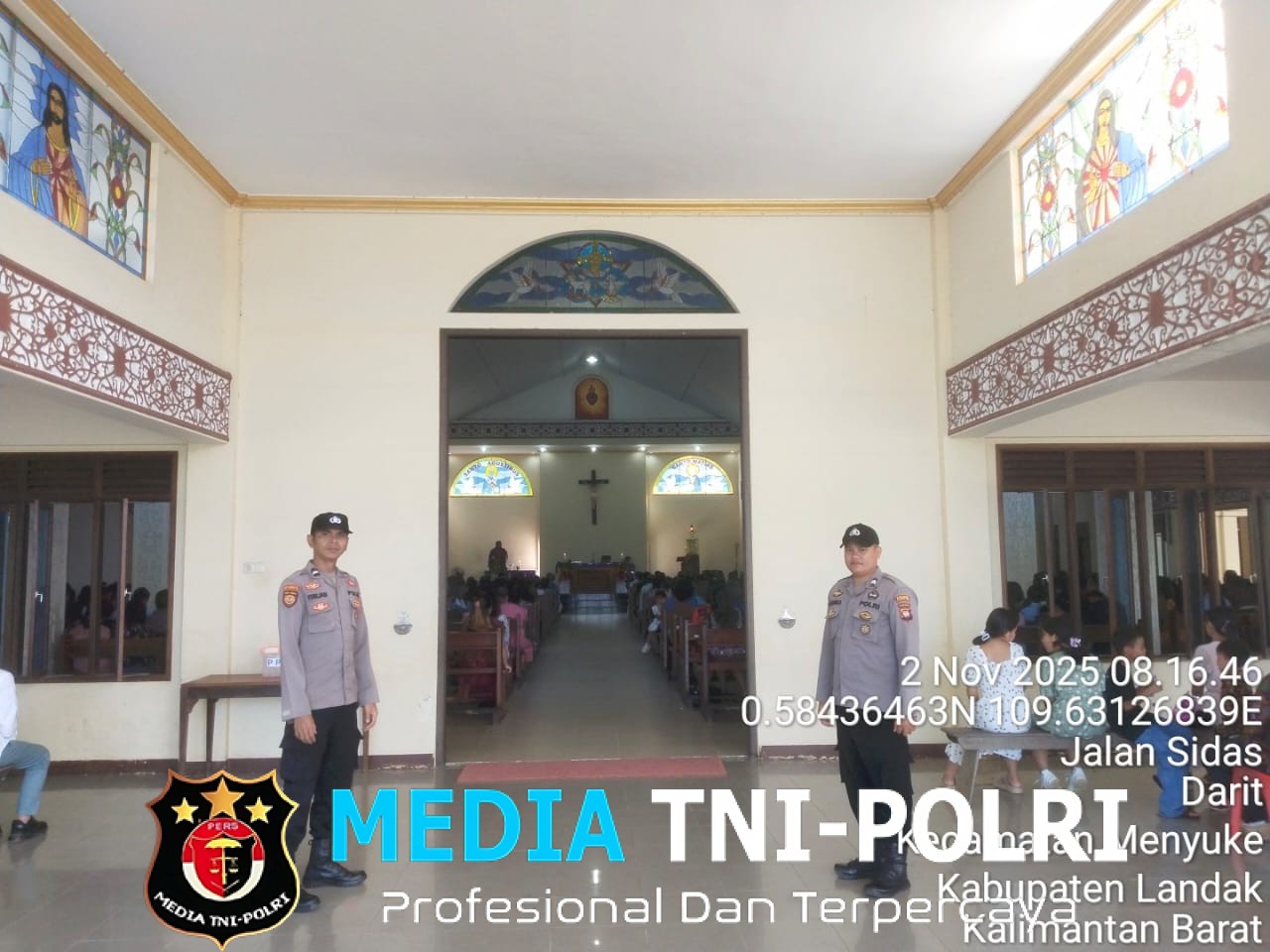 Polsek Menyuke Lakukan Pengamanan Ibadah Misa Hari Minggu Ke Gereja Santo Agustinus Darit