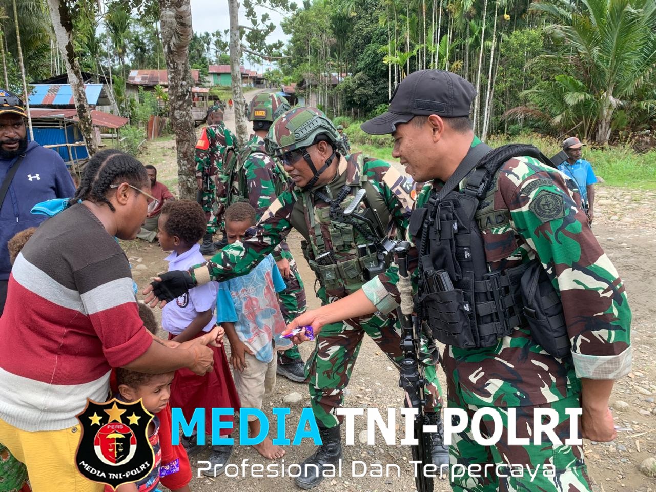 Satgas Yonif 751/VJS Anjangsana di Sekitar Pos Kotis Oksibil Dekatkan TNI–Rakyat, Dukung Pendidikan Anak