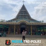 Polsek Menyuke Lakukan Pengamanan Ibadah Misa Hari Minggu Ke Gereja Santo Agustinus Darit