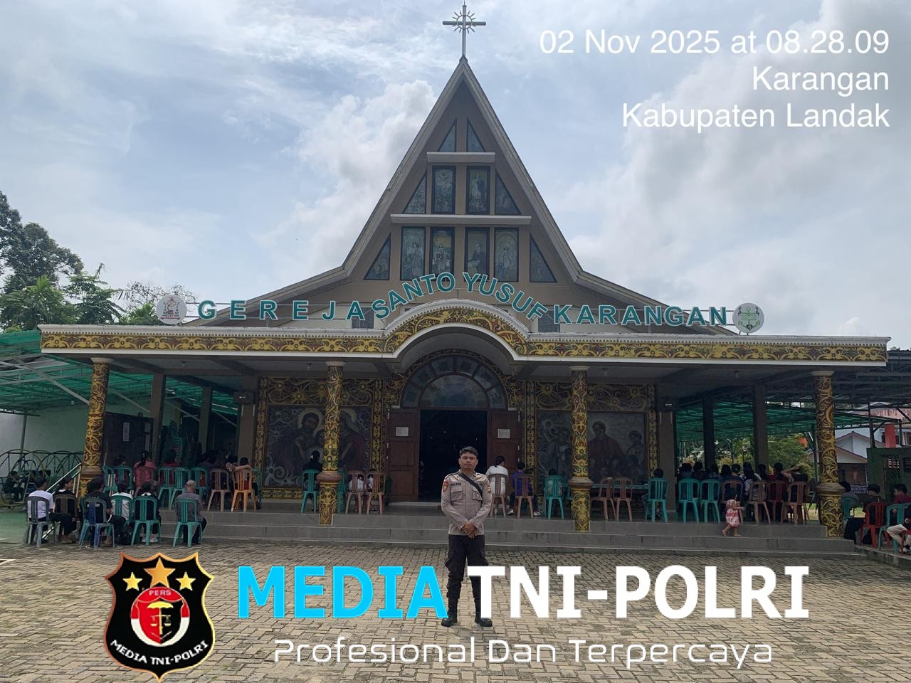 Polsek Menyuke Lakukan Pengamanan Ibadah Misa Hari Minggu Ke Gereja Santo Agustinus Darit