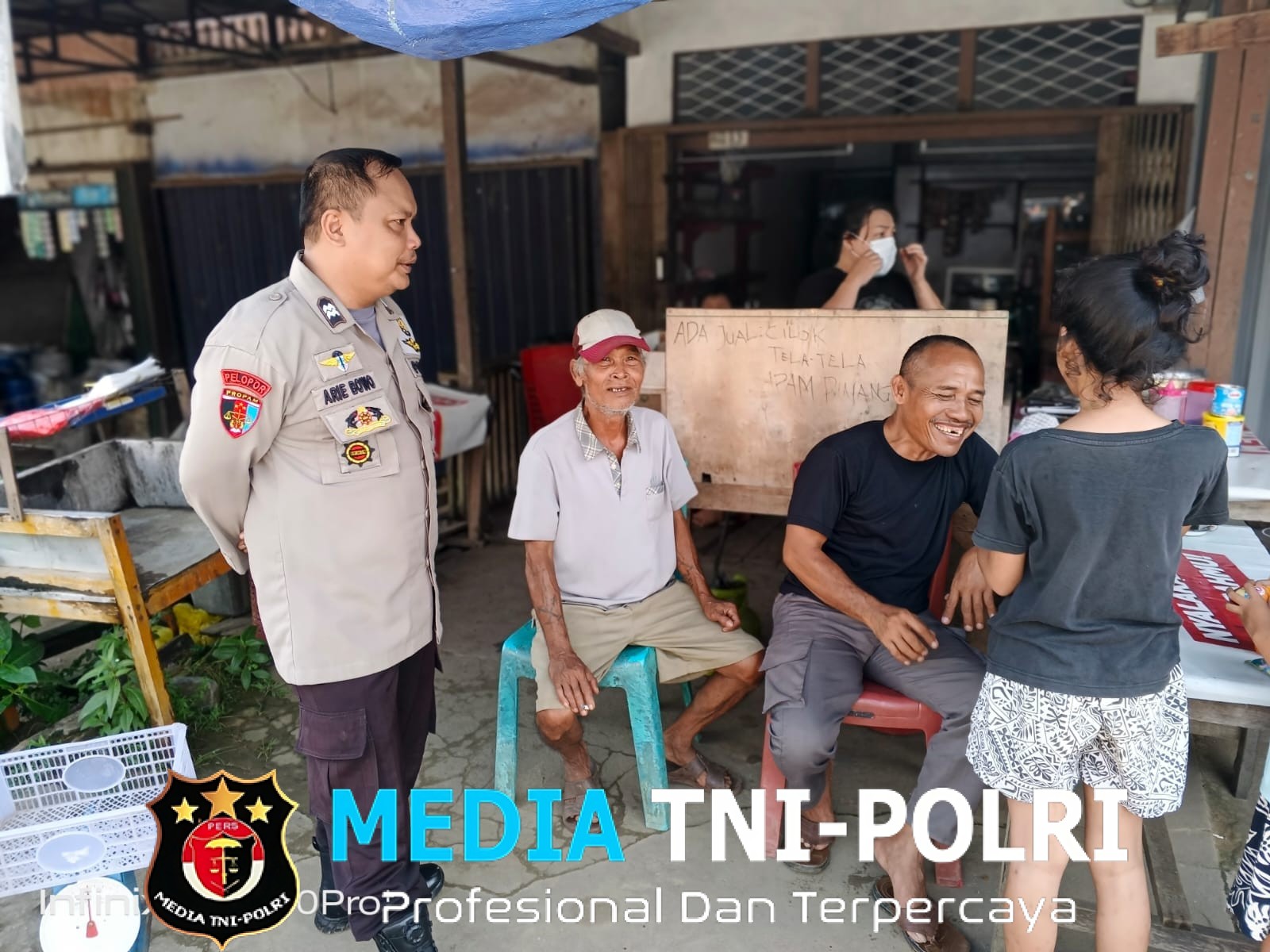 Sambil Sapa Warga, Polisi Ingatkan Waspada Modus Kejahatan dan Bahaya Narkoba