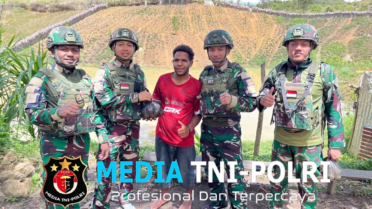 Hangatkan Kebersamaan Satgas Yonif 521/DY Anjangsana ke Tokoh Pemuda Napua di Wamena, Jayawijaya