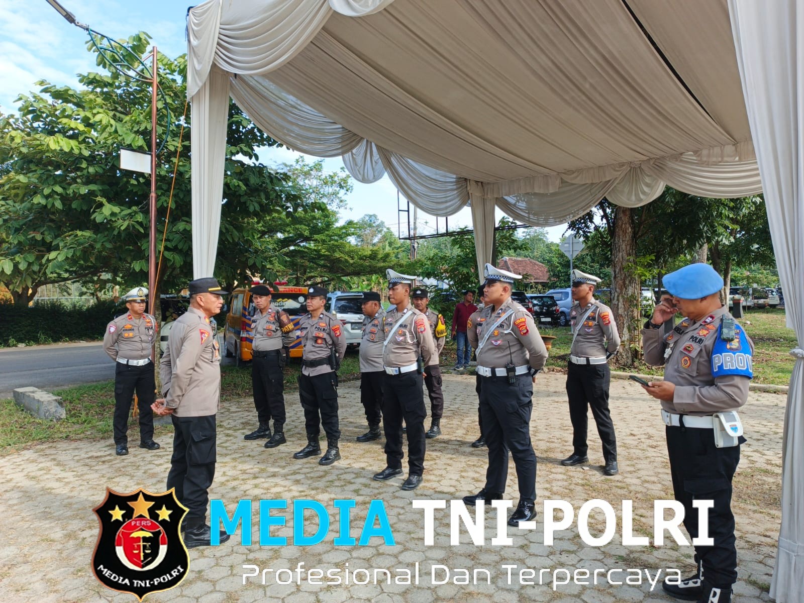 Polres Tulang Bawang Barat Amankan Kegiatan Pengukuhan Perpanjangan Masa Jabatan Badan Permusyawaratan Tiyuh dan Pelantikan Kepala Tiyuh Terpilih