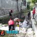 Babinsa Sukorejo Gotong Royong Bersama Warga Buat Tanggul Penahan Abrasi Di Sungai Kepanjenkidul