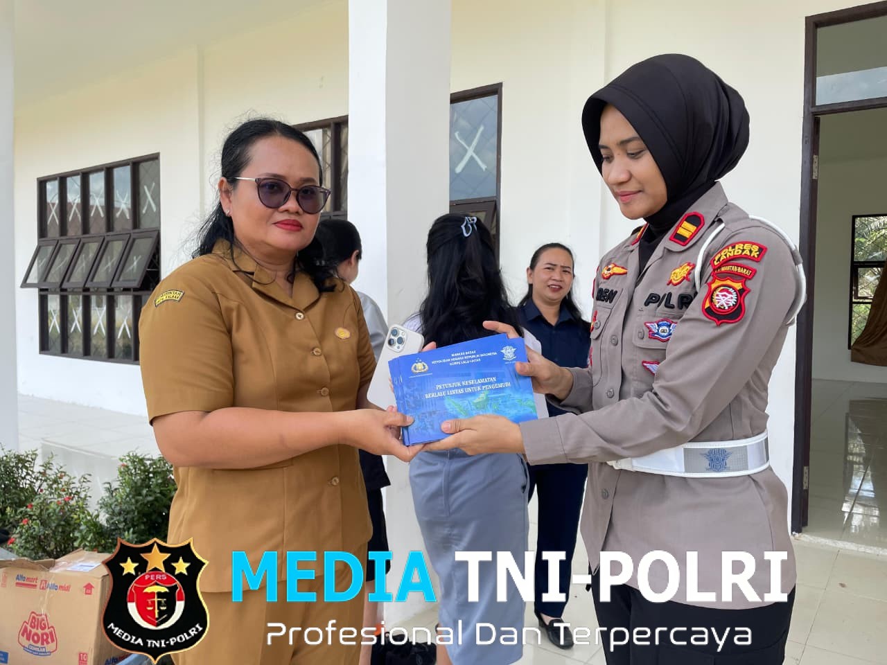 Kasat Lantas Polres Landak Ajak Siswa SMK Negeri Sengah Temila Jadi Pelopor Keselamatan Berlalu Lintas