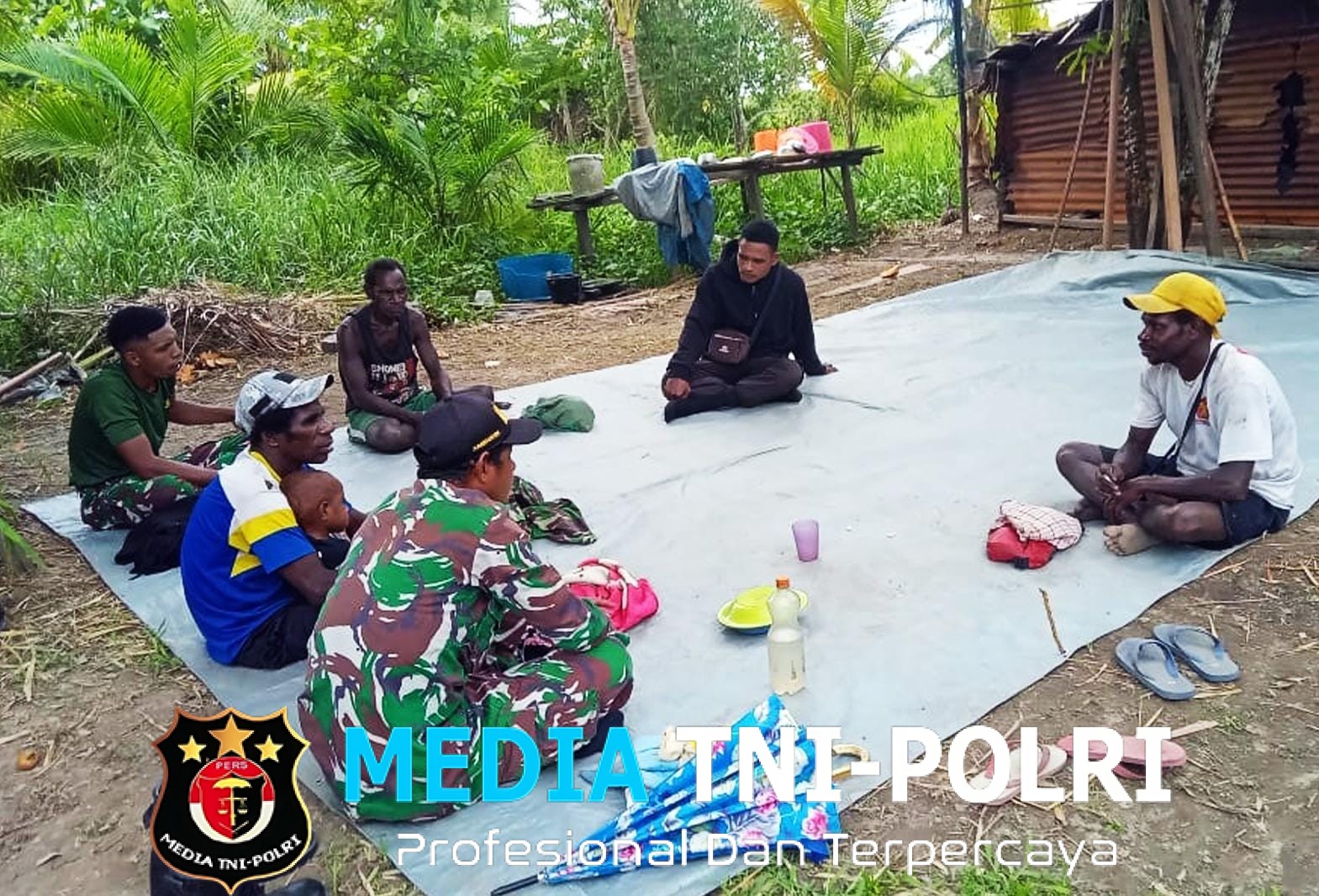 Babinsa Kimaam Jalin Keakraban dengan Warga Melalui Komsos di Kampung Teri