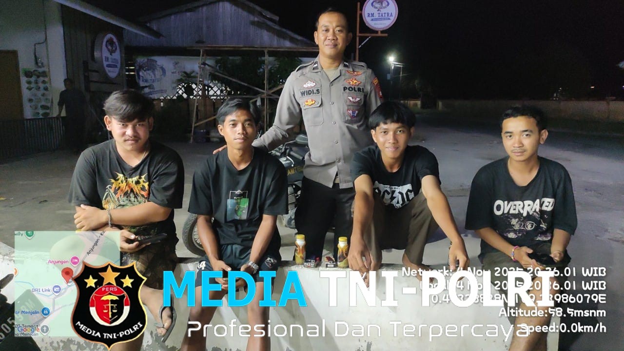 Patroli Malam Polsek Menjalin Himbau Remaja Yang Nongkrong Tidak Terlibat Dalam Kriminalitas