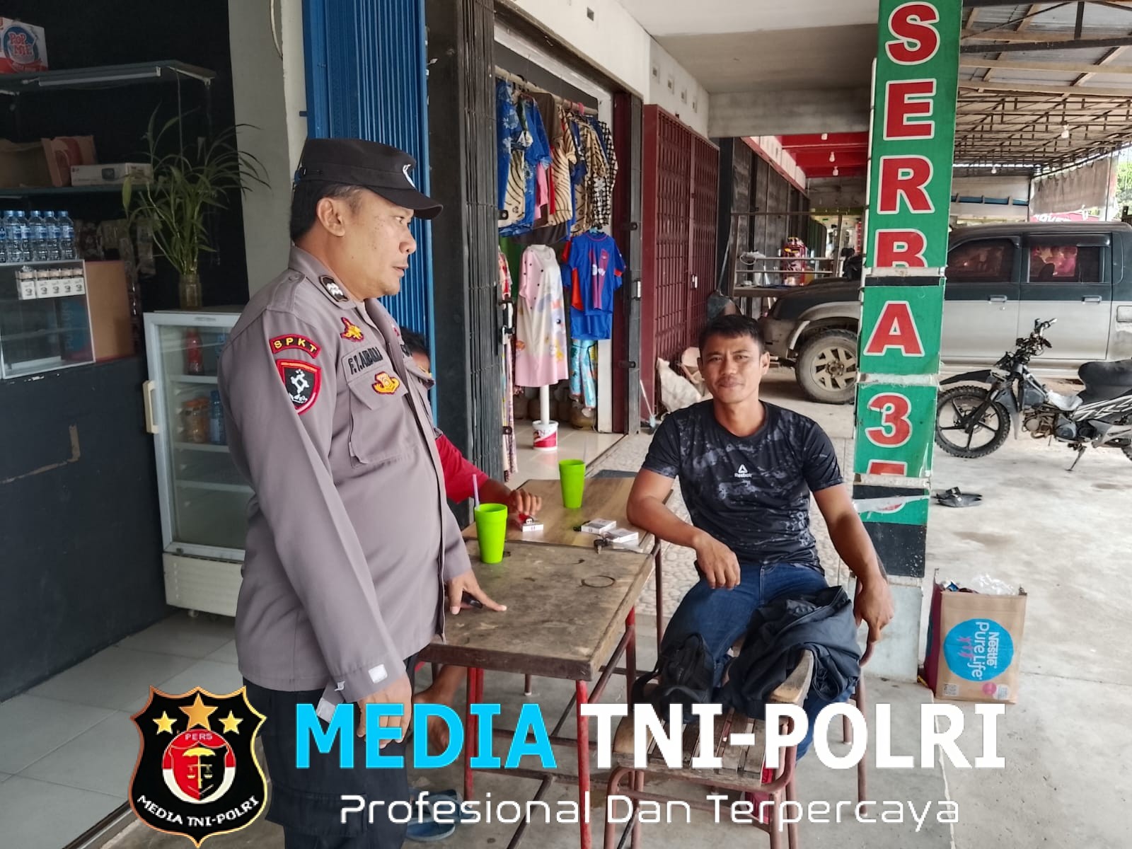 Patroli Rutin Polsek Kuala Behe Cegah Gangguan Kamtibmas di Pasar