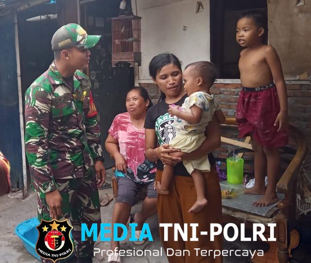 Serda Ichsan, Menyelam Sambil Minum Air, Babinsa Komsos Dengan Warga Sekaligus Rutin Patroli Wilayah Binaan