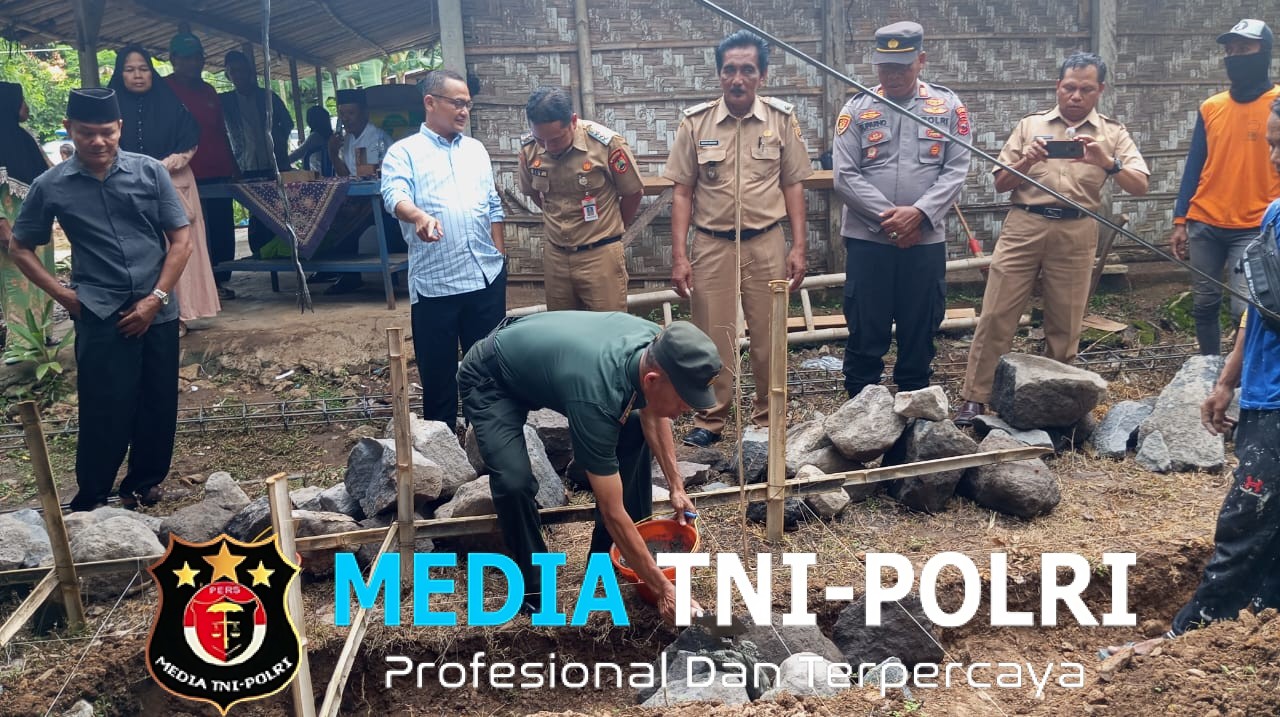 Danramil Hadiri Peletakan Batu Pertama Pembangunan Rumah Layak Huni Milik Pujiyanti