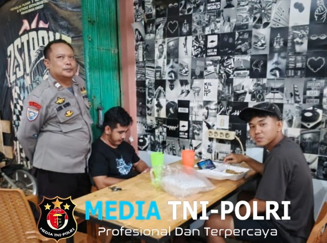 Begini Kepedulian Polisi Saat Patroli Malam di Sengah Temila