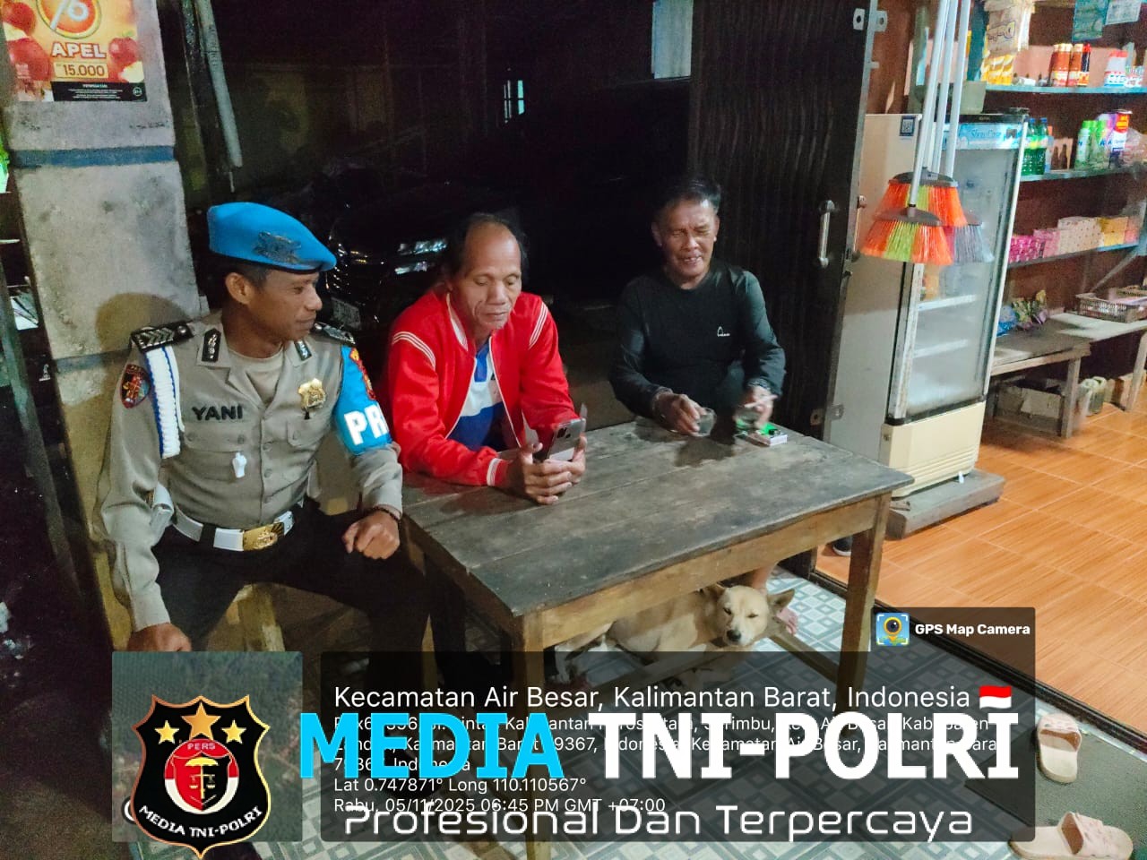 Patroli Malam Polsek Air Besar, Sambangi Warga dan Lokasi Antrian Gas LPG