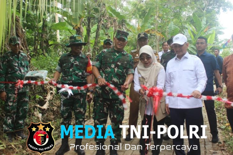 Pemotongan Pita Tandai Peresmian Jalan TMMD ke-126, Wujud Sinergi TNI dan Pemerintah untuk Kesejahteraan Rakyat