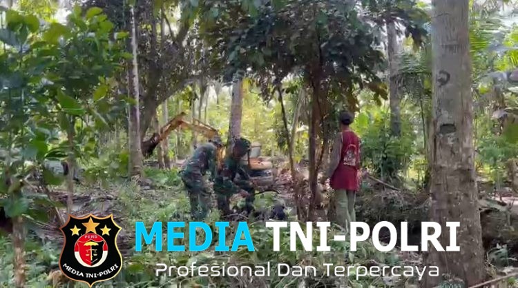 Satgas TMMD ke-126 Kodim 0818 Gencarkan Normalisasi Irigasi di Desa Lebakharjo untuk Cegah Banjir dan Dukung Pertanian