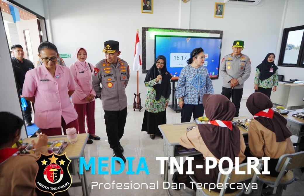 Kapolri Singgung Wujudkan Generasi Emas Usai Tinjau SMP Kemala Bhayangkari Karanganyar