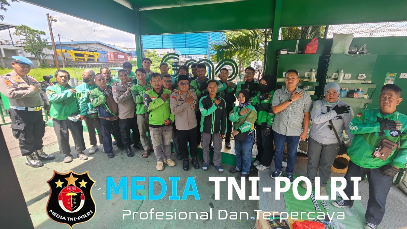 Polsek Cikarang Selatan Gelar Safari Kamtibmas dan Bagikan Nasi Kotak Untuk Driver Ojek Online