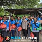 Jumat Berkah Polsek Cikarang Timur Salurkan Bantuan Sembako untuk Pengemudi Ojek Online