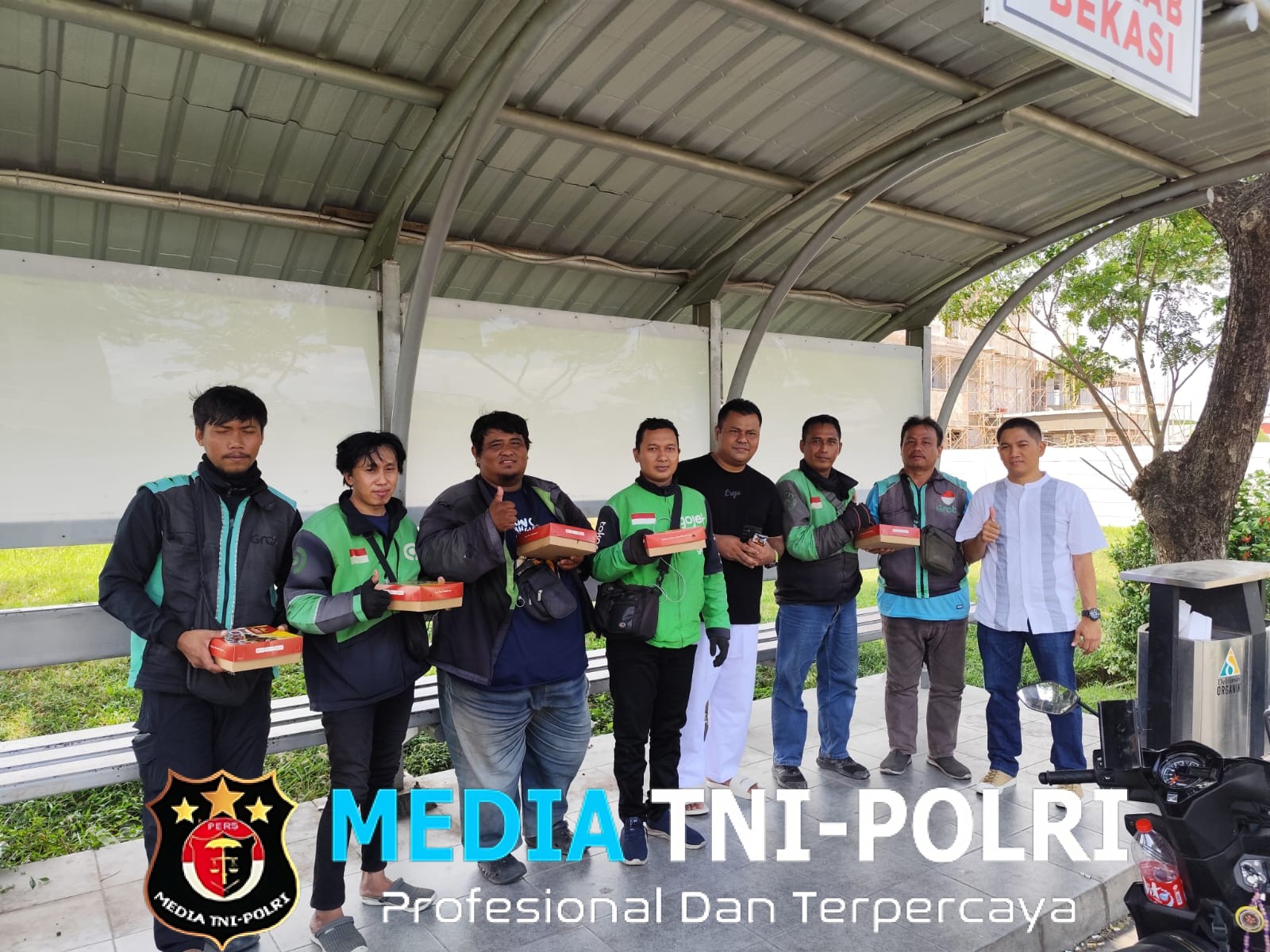 Kapolsek Cikarang Pusat Pimpin Baksos untuk Ojol “Ini Bentuk Kepedulian dan Kebersamaan”