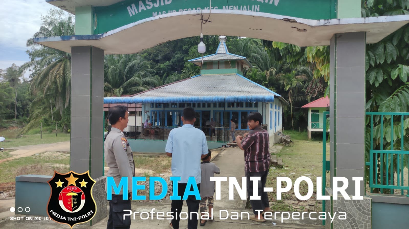 Personil Polsek Menjalin Gelar Kegiatan Rutin Pam Sholat Jumat