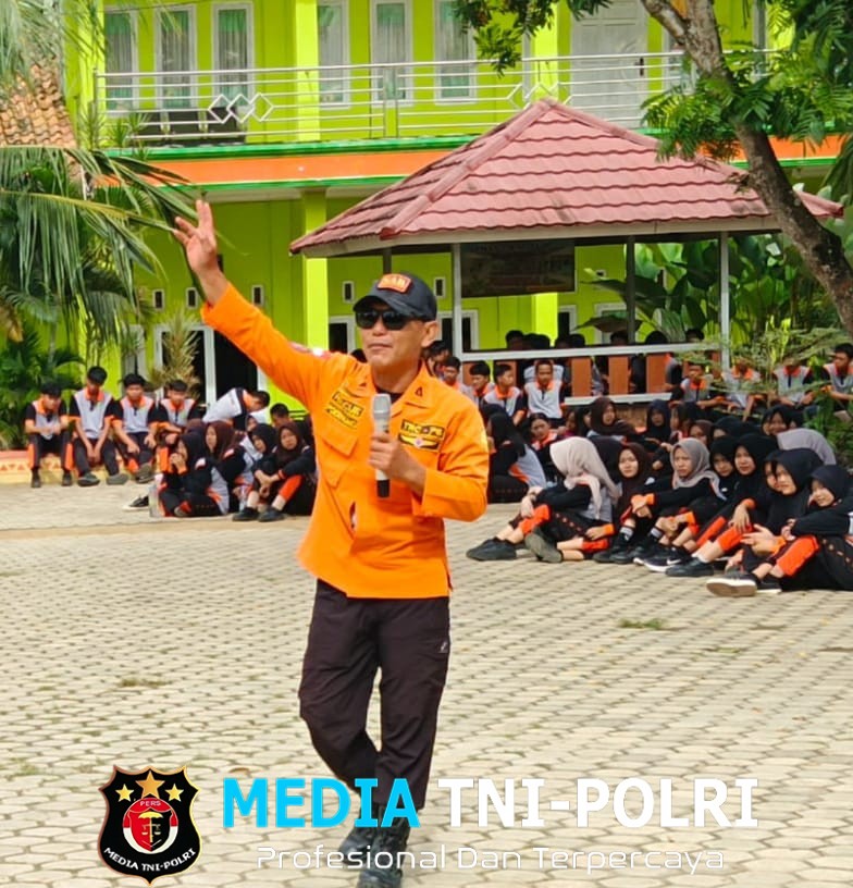 Kolaborasi BPBD Pringsewu dan Damkarmat Lampung Tengah Gelar Edukasi Kebencanaan dan Pemadaman kebakaran di SMA Negeri 1 Kalirejo