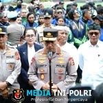 Sinergi Polri dan Ojol, Kapolri Pimpin Apel “Sauyunan Jaga Lembur” di Bandung”