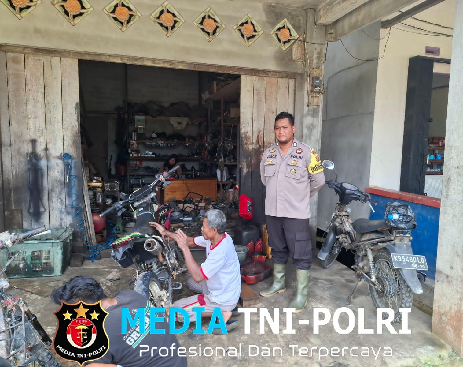 Patroli Dialogis Polsek Kuala Behe Jaga Kamtibmas Tetap Aman Dan Kondusif