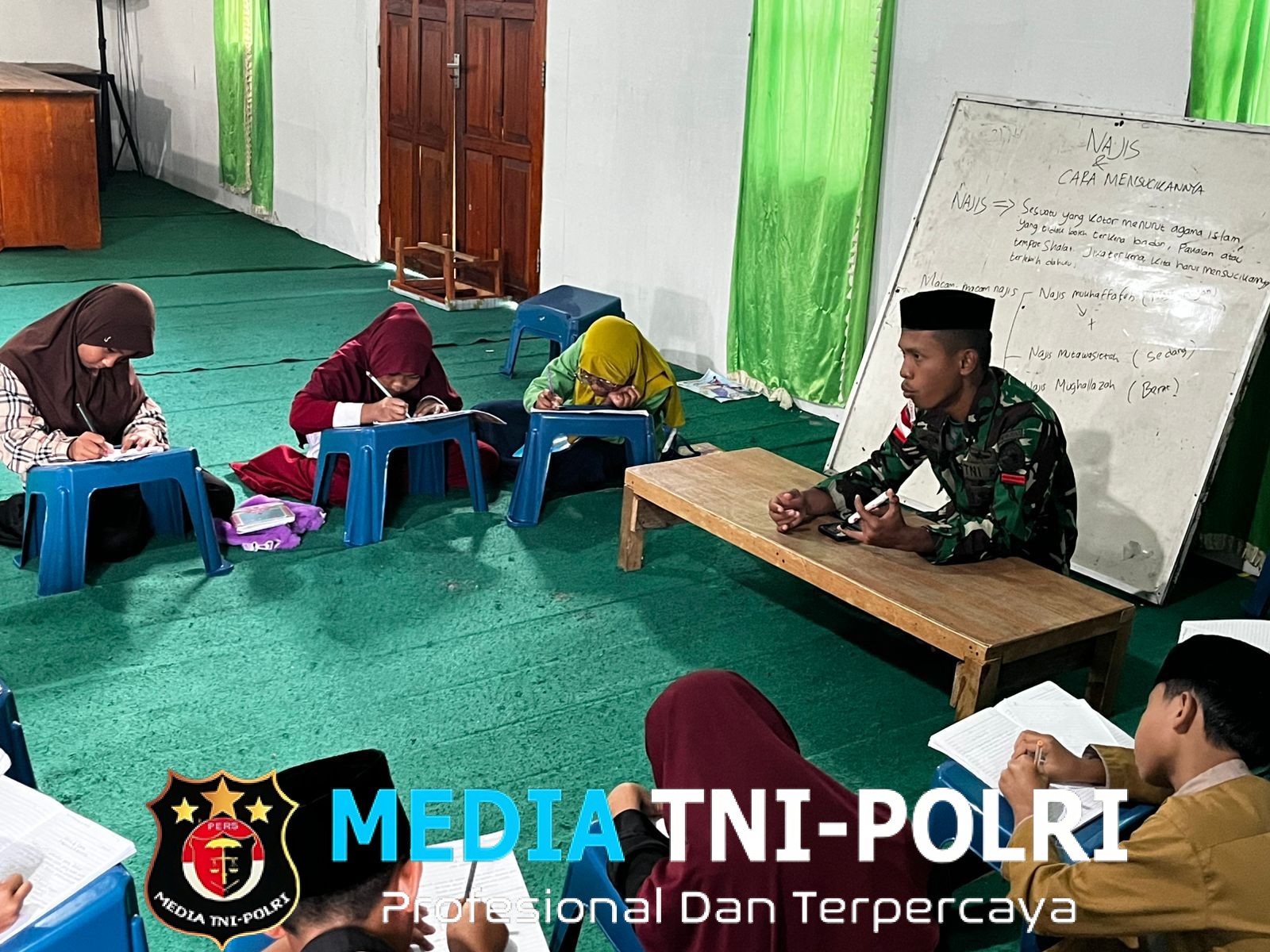 Satgas Yonif 751/VJS Bina Iman Anak Perbatasan lewat Kegiatan Mengaji di Masjid An-Nur Oksibil