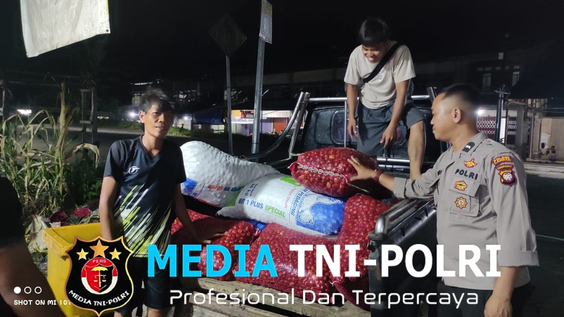 Sambangi Pedagang Pada Saat Patroli Malam, Polsek Menjalin Tingkatkan Keamanan Lingkungan
