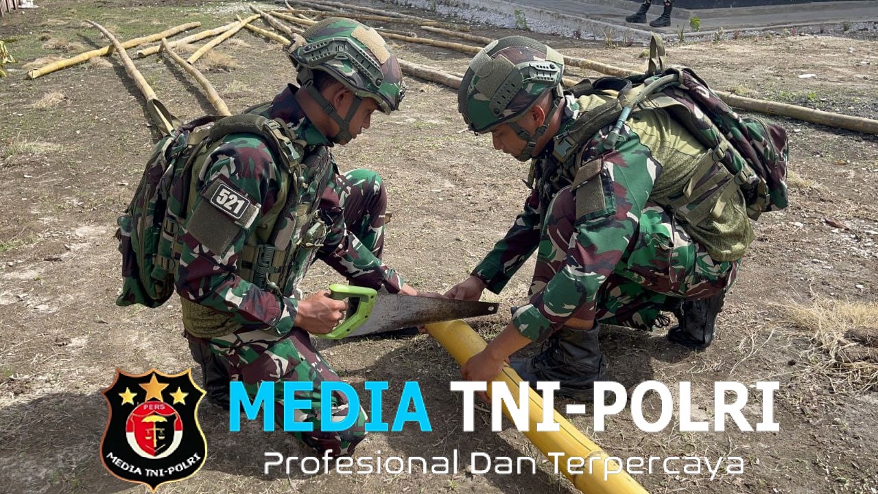 Karya Bhakti Satgas Yonif 521/DY Bersama Warga di Gereja Kobakma