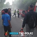 Mobil Sedan Terbakar di Depan Kantor Kejaksaan Wonogiri, Polisi Sigap Bantu Padamkan Api