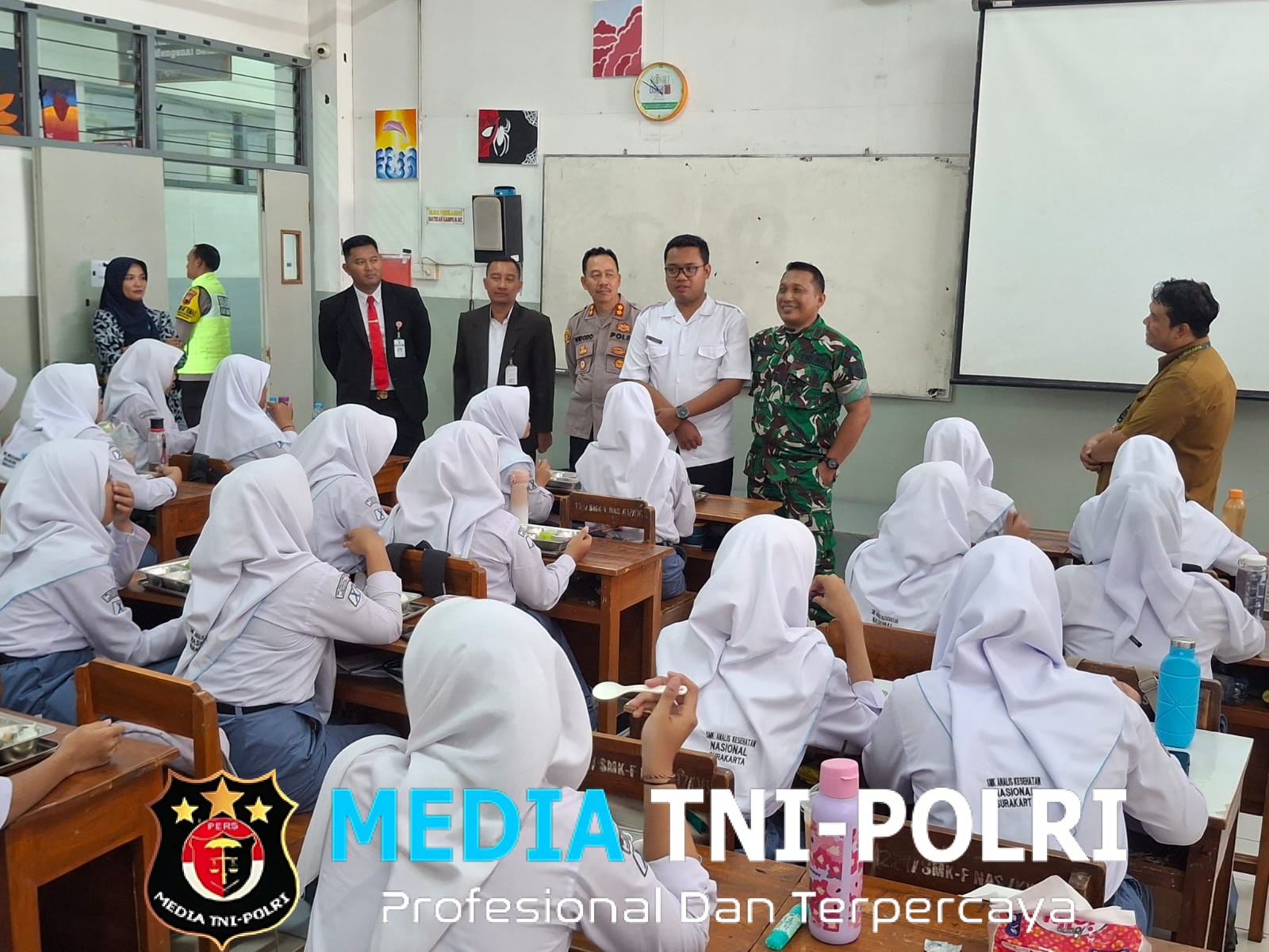 Danramil 03 Serengan Bersama Kapolsek & Camat Launching SPPG-MBG Penyaluran Makanan Bergizi Gratis