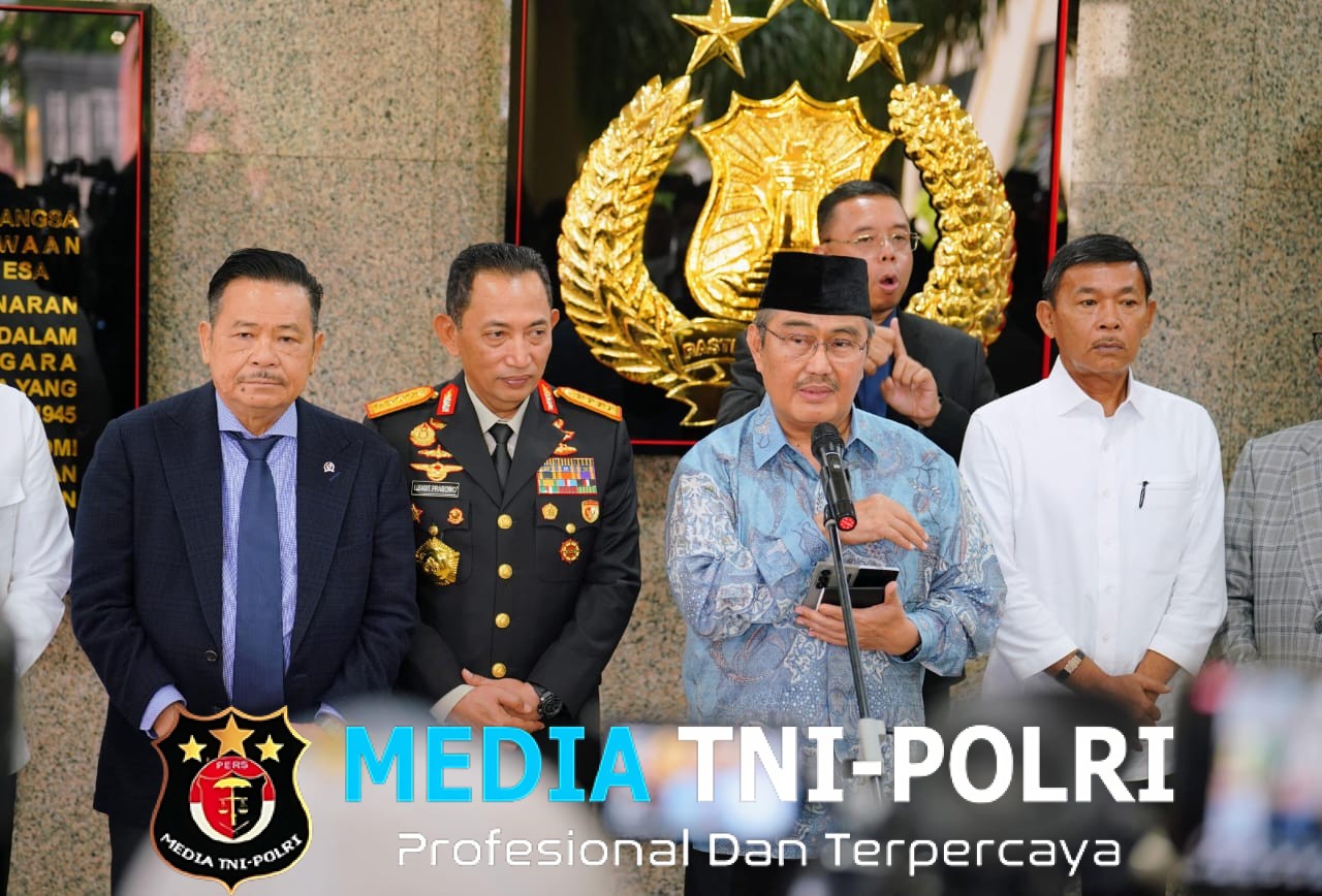 Kapolri Usai Rapat Perdana Komisi Percepatan Reformasi Polri Terbuka dan Terima Evaluasi